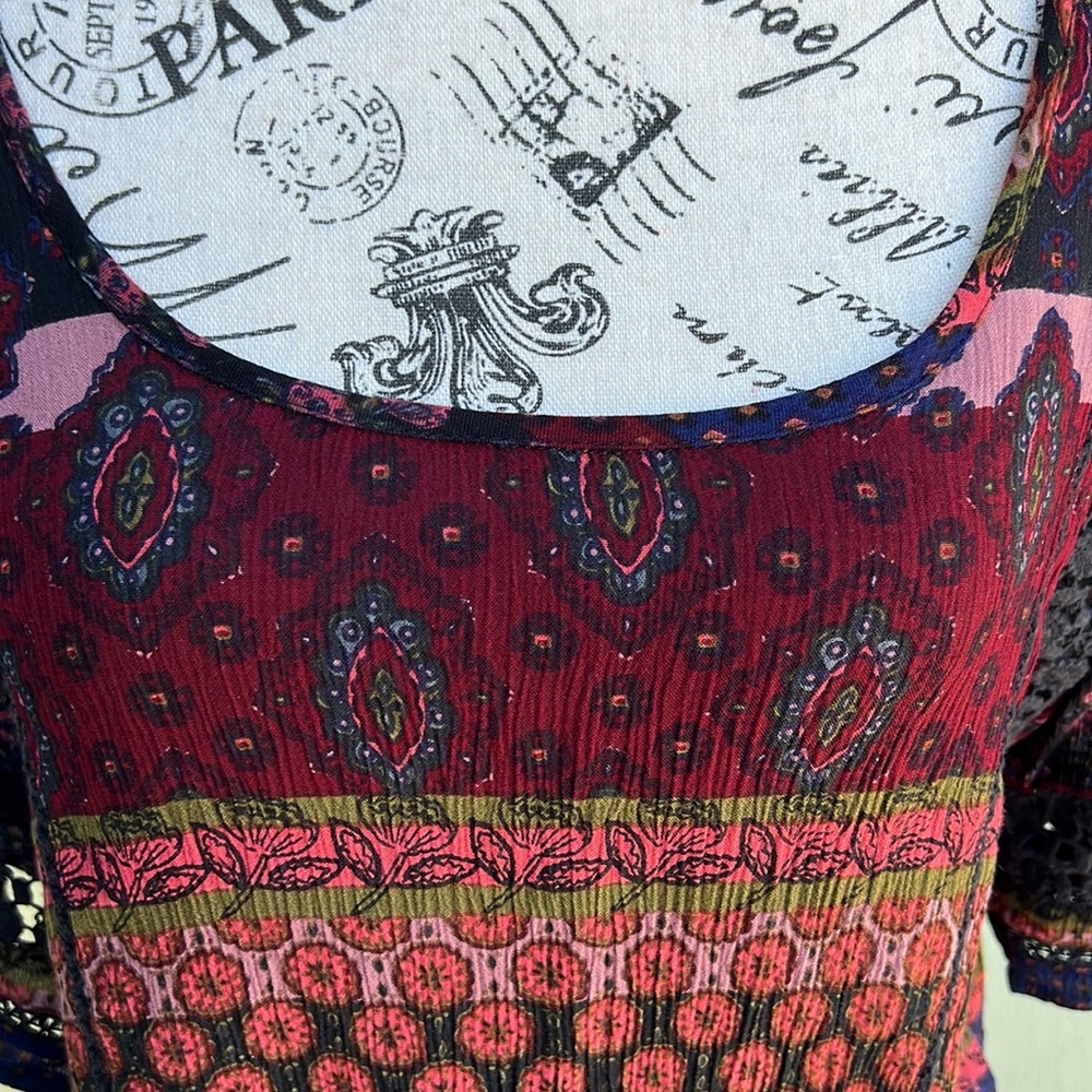 Patrons of peace multicolor top size large. - Picture 6 of 8